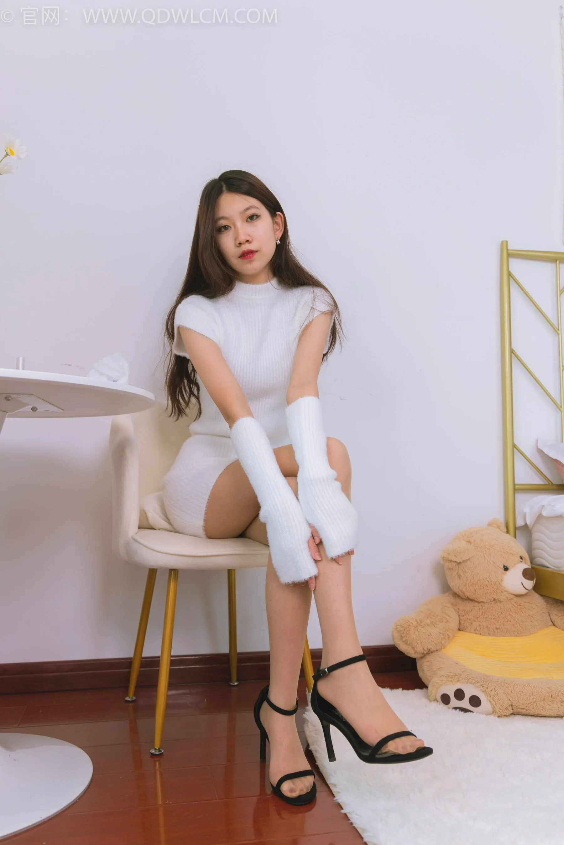 物恋传媒 NO.1535 纤纤-孤独雪女 [151P]插图